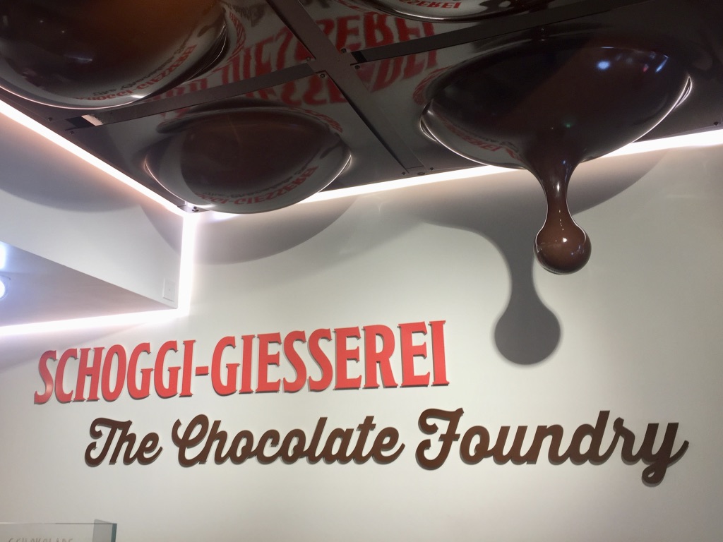 Schokolade tropft sogar von den Decken im Chocolarium Maestrani Flawil