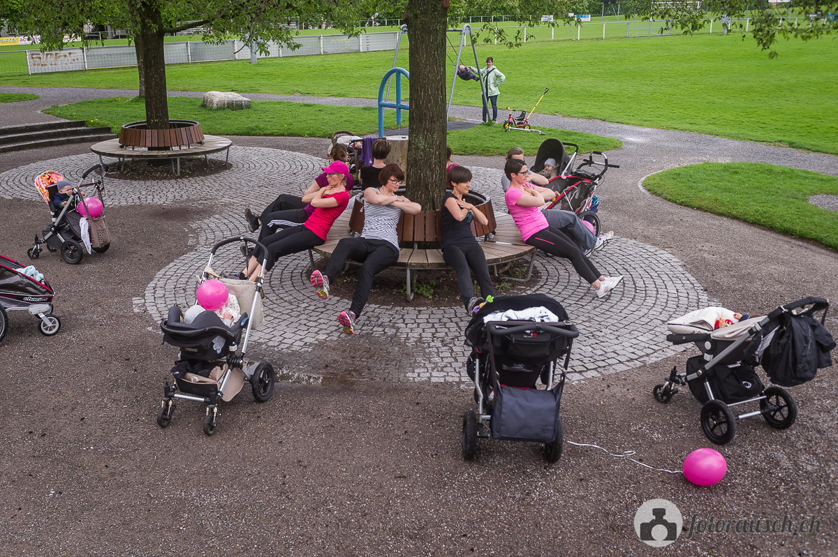 Sport zusammen mit anderen Müttern und ihren Babys in St.Gallen
